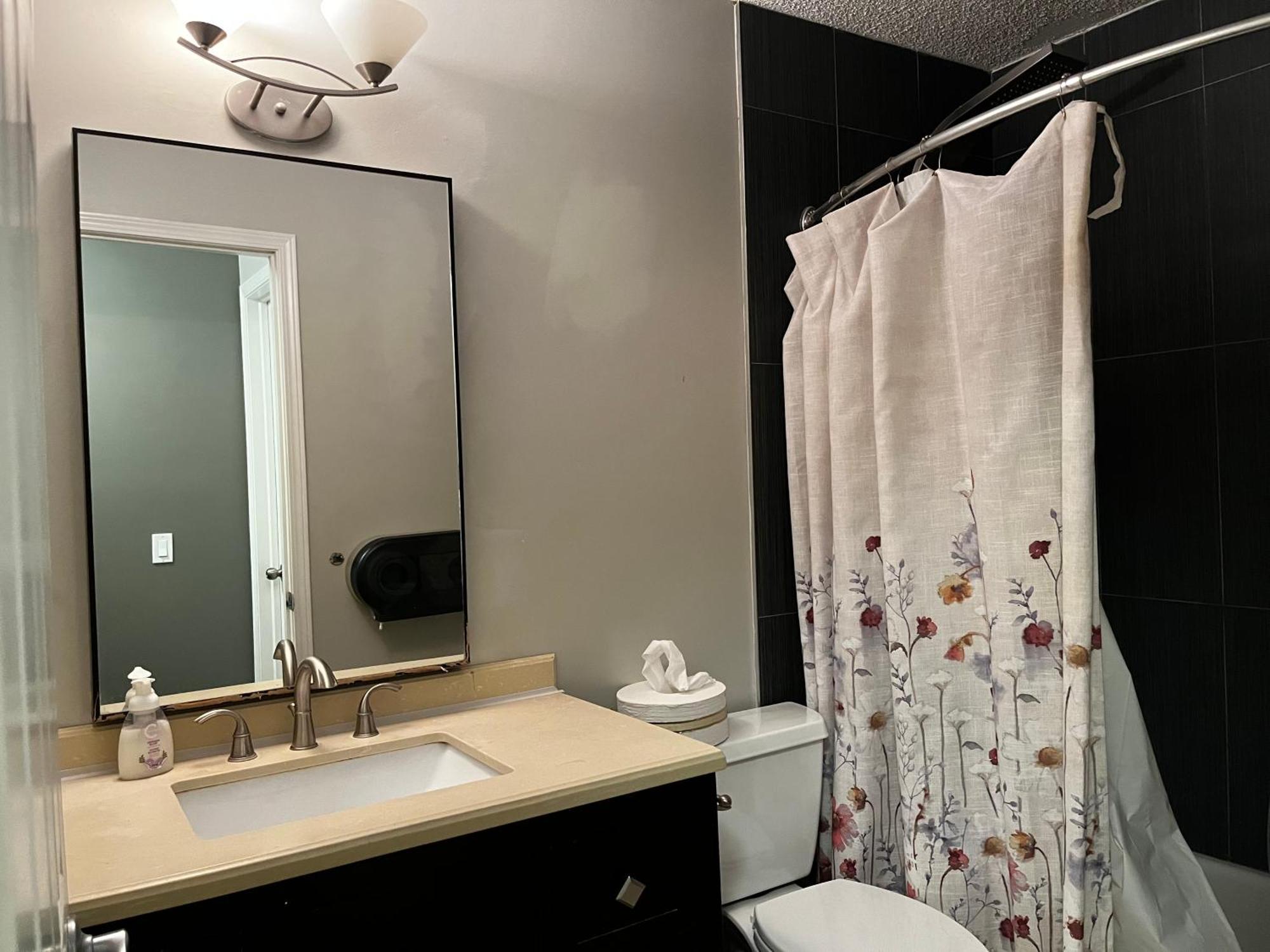 Citadel Cozy Quilt Private Bedroom YYC Екстериор снимка